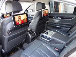 BMW 750 i M.Sportpaket HUD*DVD-TV*SSD*19.Z*UPE146.838 Werk